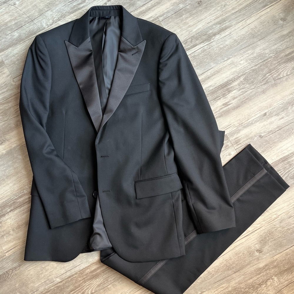 J. Crew Factory 100% wool Thompson tuxedo with peak lapels 38R